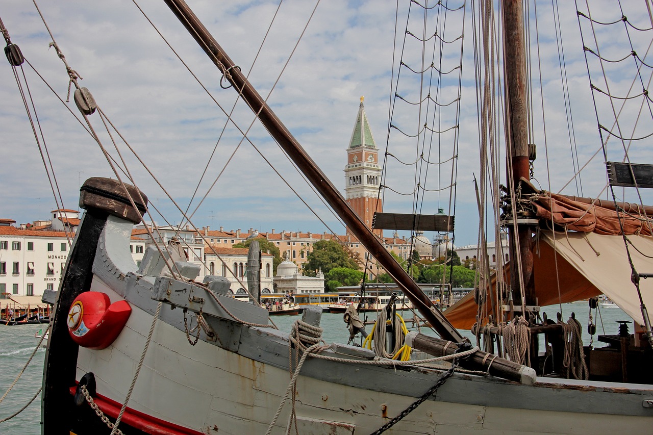 Venecija Laivas Miestas Lankytinos Vietos Vent Nemokamos Nuotraukos