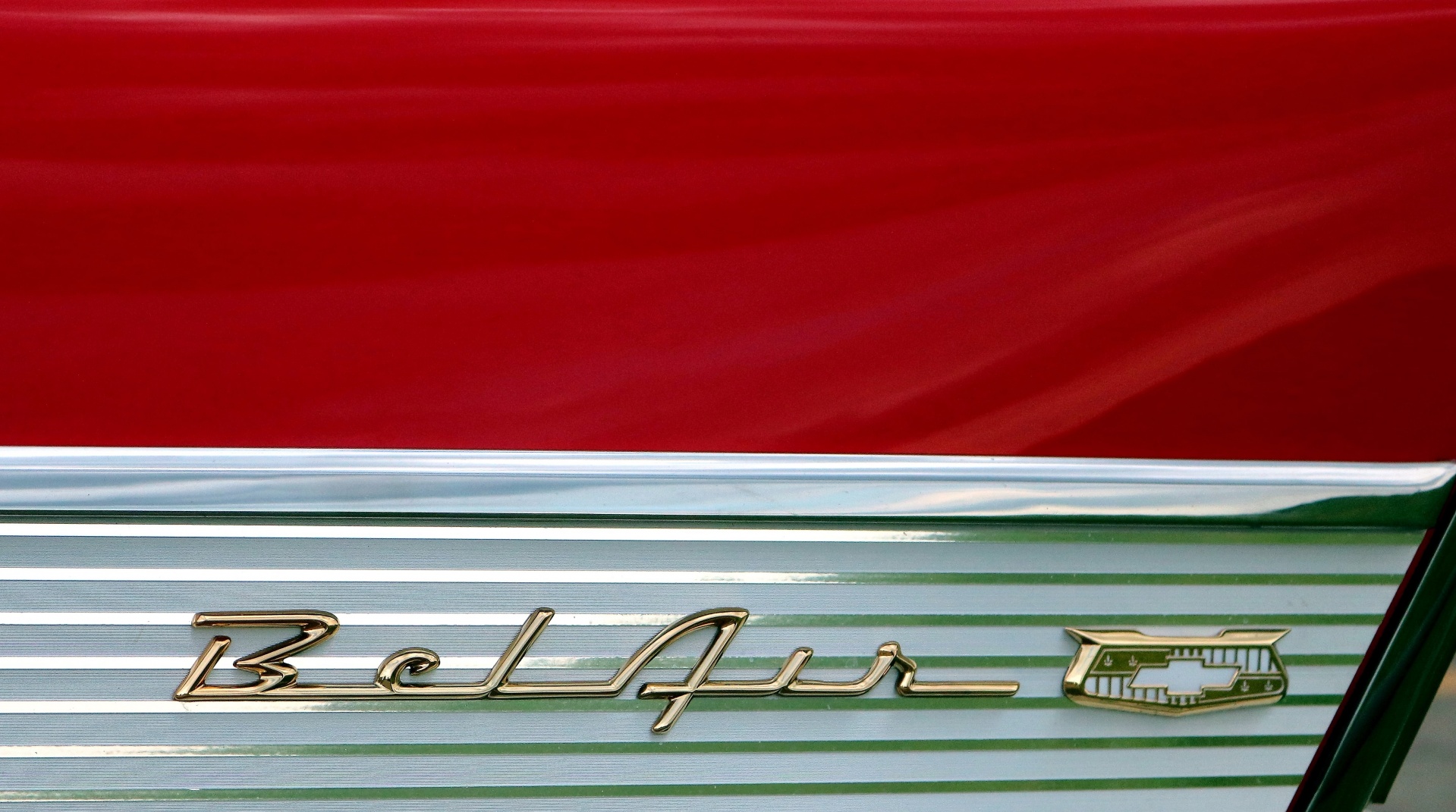 Automobiliai,  Automobilis,  Chevy,  Chevrolet,  1957,  Bel-Aire,  Raudona,  Auksas,  Emblema,  Iš Arti