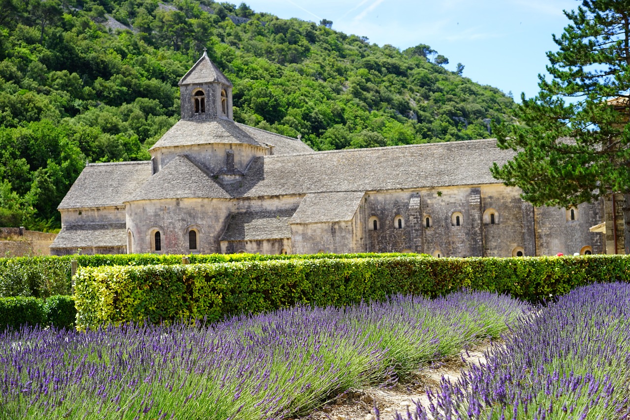 Abbaye De Sénanque, Vienuolynas, Abatija, Notre Dame De Sénanque, Cistercianų Tvarka, Gordes, Vaucluse, France, Cistersų Vienuoliai, Sénanque Abatija