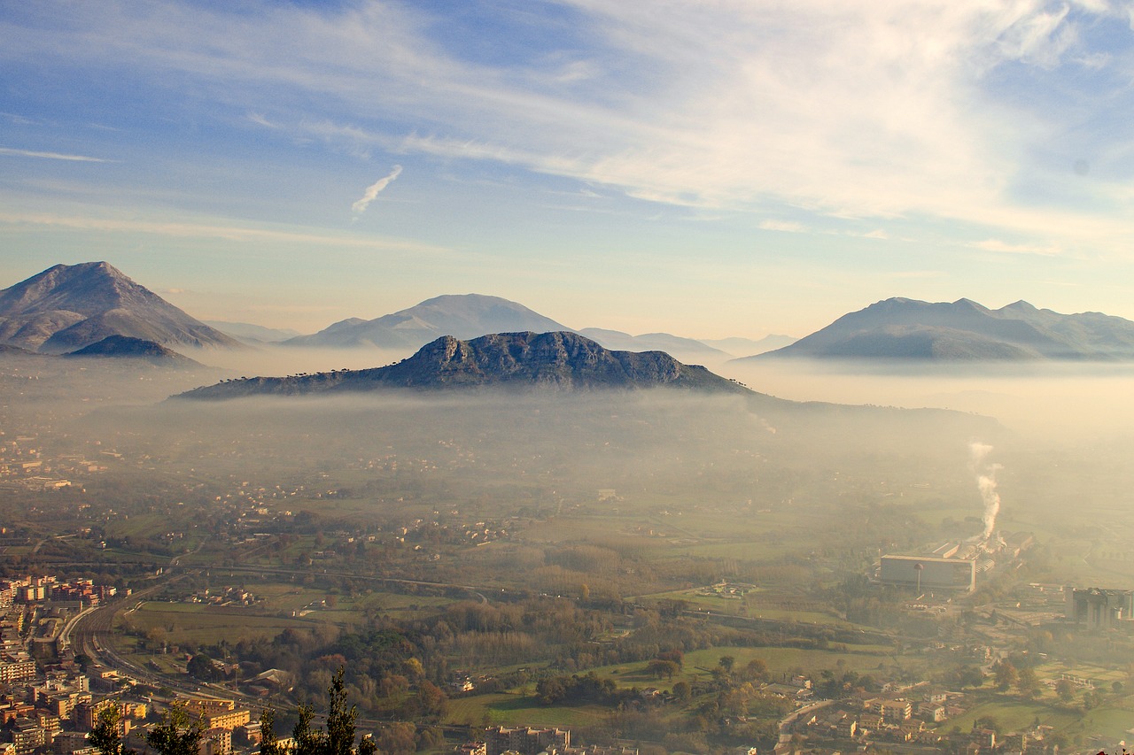 Monetakassino Abatija, Montekassinas, Rūkas, Migla, Kraštovaizdis, Slėnis Liri, Cassino, Lazio, Italy, Ruduo