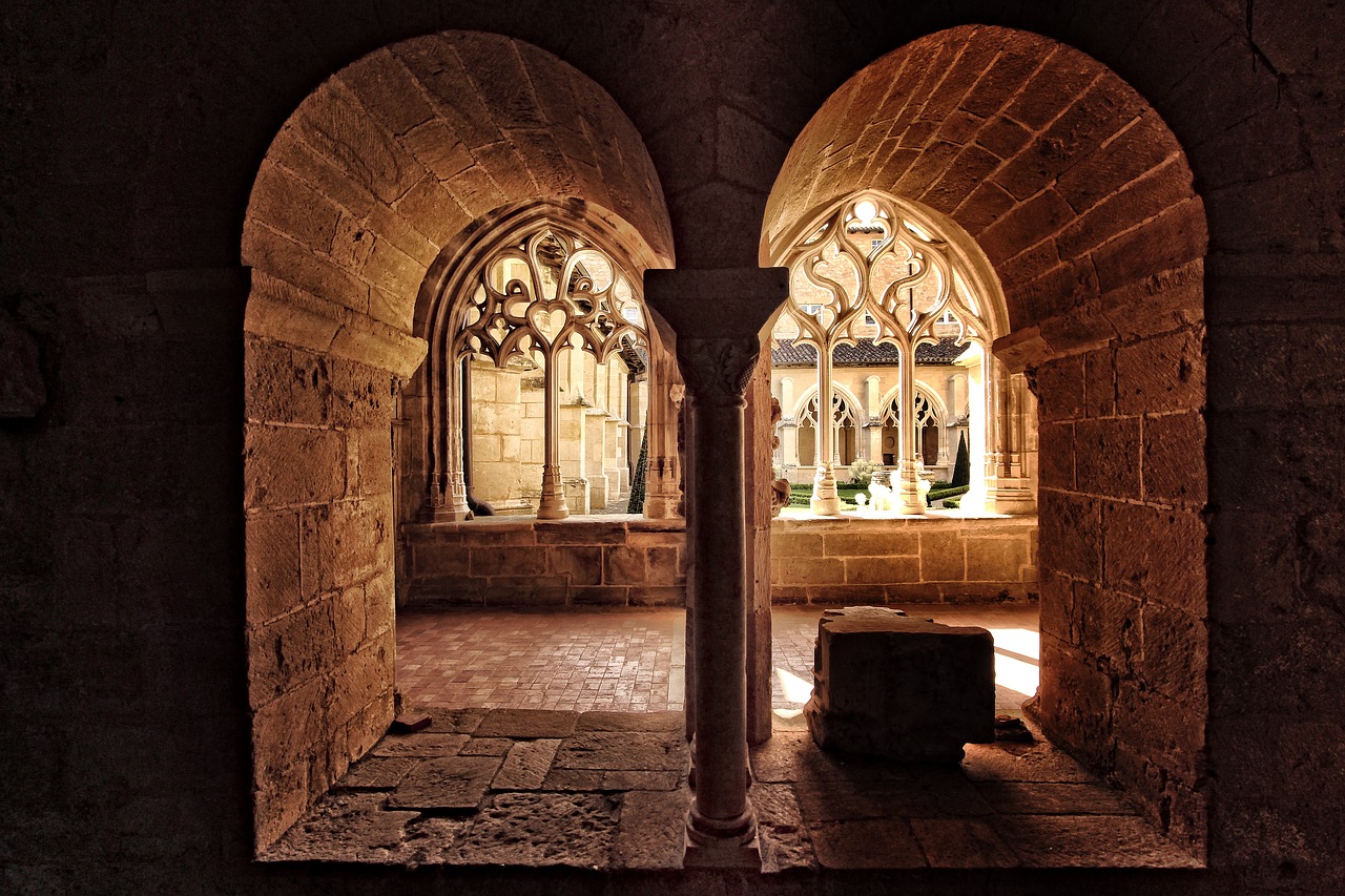 Abbey Of Cadouin,  Dordogne,  Périgord,  Prancūzija,  Skulptūra,  Akmenys,  Stulpeliai,  Vienuolynas, Nemokamos Nuotraukos,  Nemokama Licenzija
