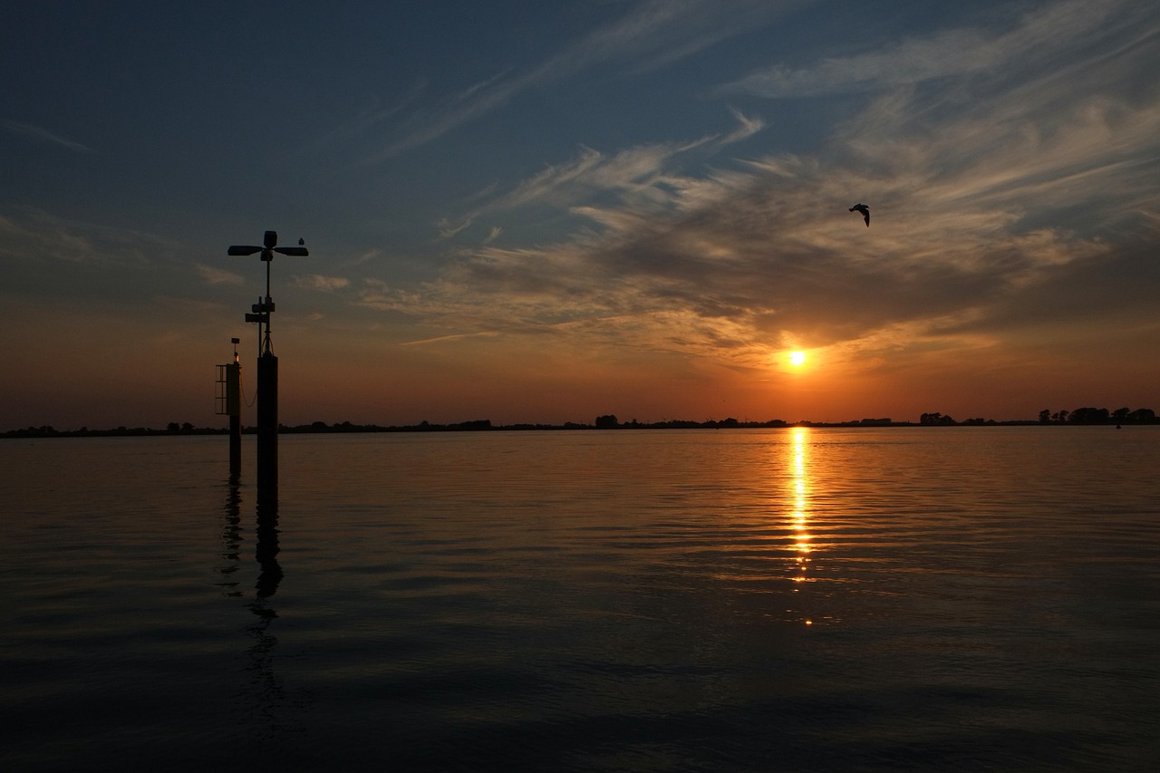 Abendstimmung, Saulėlydis, Dangus, Vakarinis Dangus, Saulėlydžio Vanduo, Vandens Paukščiai, Saulė, Debesys, Gamta, Bankas