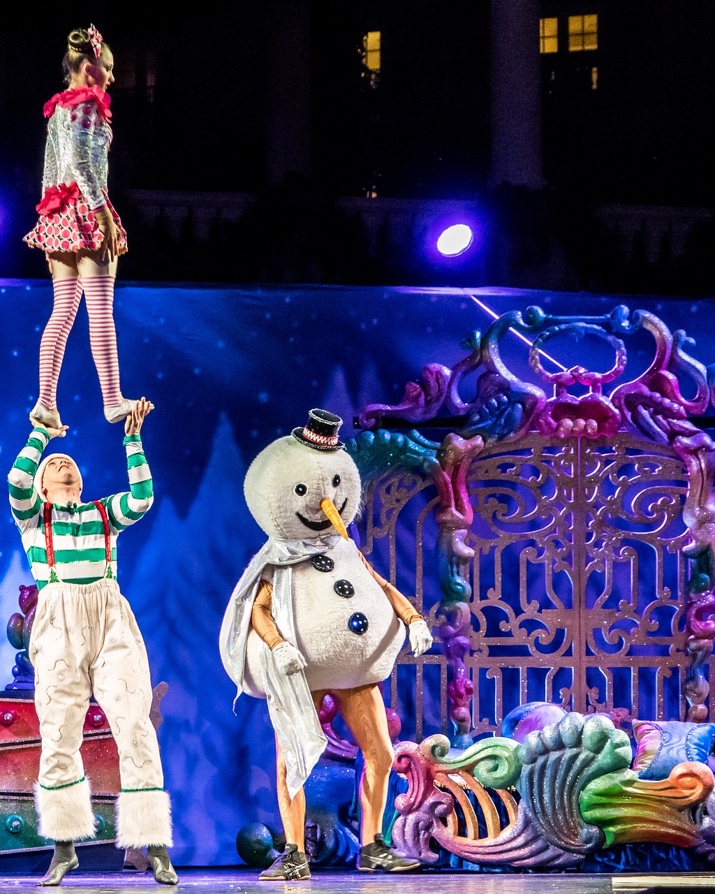 Akrobatai, Cirque Du Soleil, Triukas, Kalėdų Šou, Gaylord Palmės, Orlando, Florida, Saldainiai, Kostiumai, Rodyti