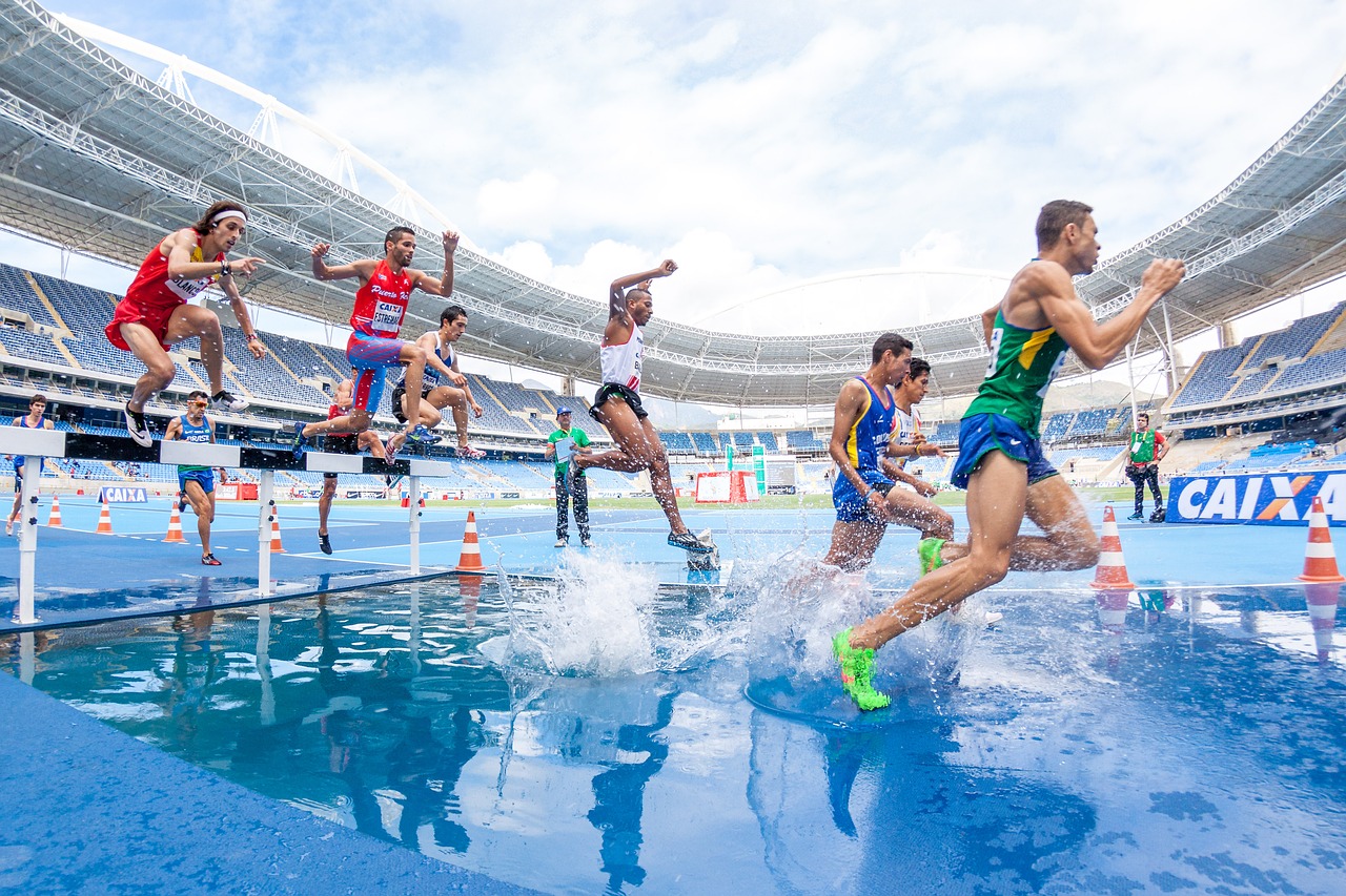 Veiksmas, Sportininkai, Varzybos, Kliūtis, Vyrai, Žmonės, Lenktynės, Bėgimas, Purslų, Sportas