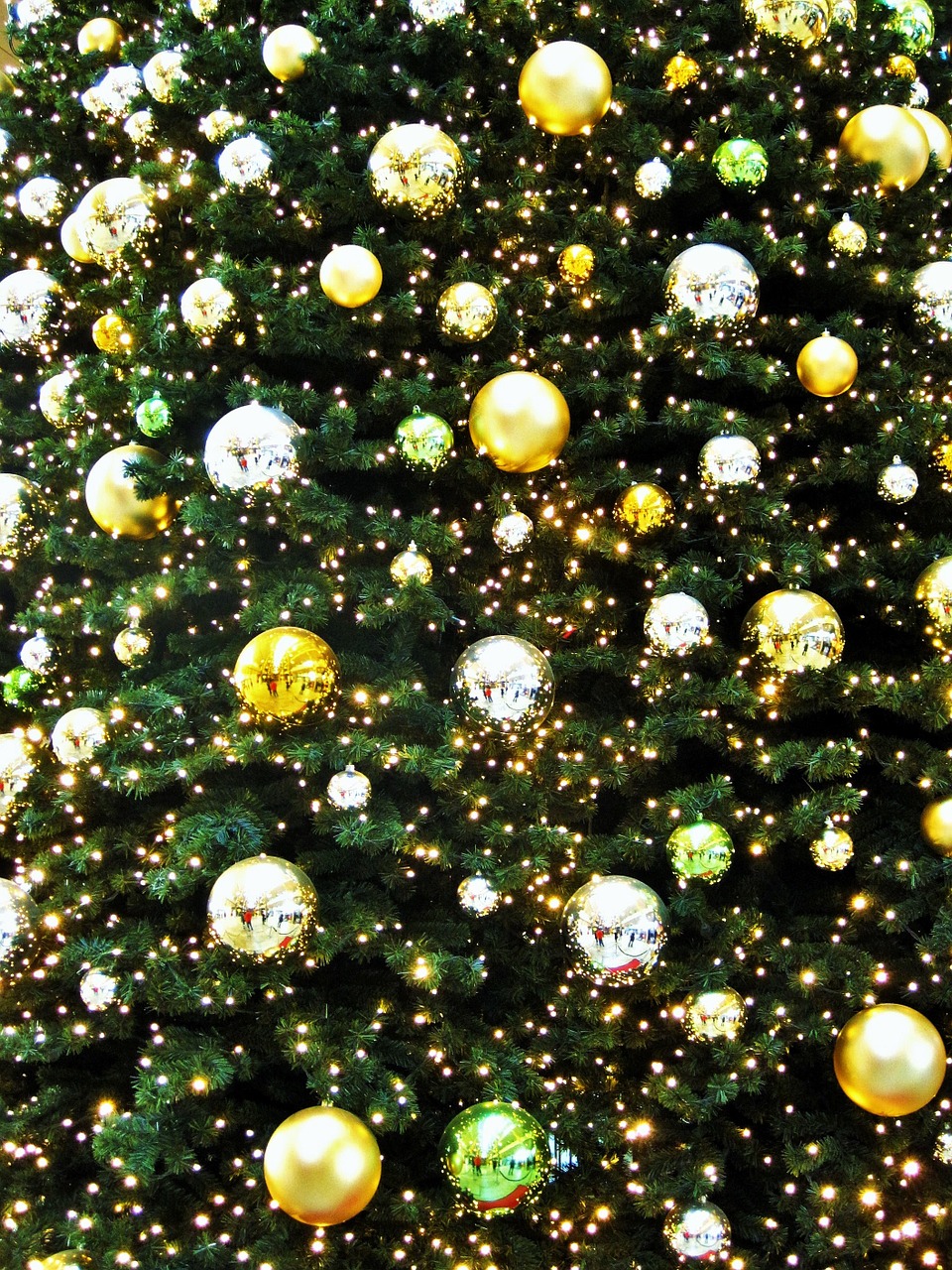 Auksinė Eglė, Auksinė Kalėdų Eglutė, Adventas, Adventlich, Auksas, Rutulys, Eglutė, Dalinis Žvilgsnis Į Eglutę Su Keptuvėmis, Kalėdos, Kalėdų Atmosfera