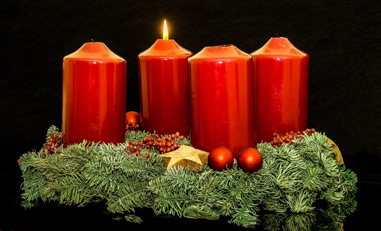 Atvykimo Vainikas, Adventas, Kalėdų Papuošalai, Žvakės, Pirmoji Žvakė, Šviesa, Liepsna, Kontempliatyvas, Žvakių Šviesa, Kalėdos