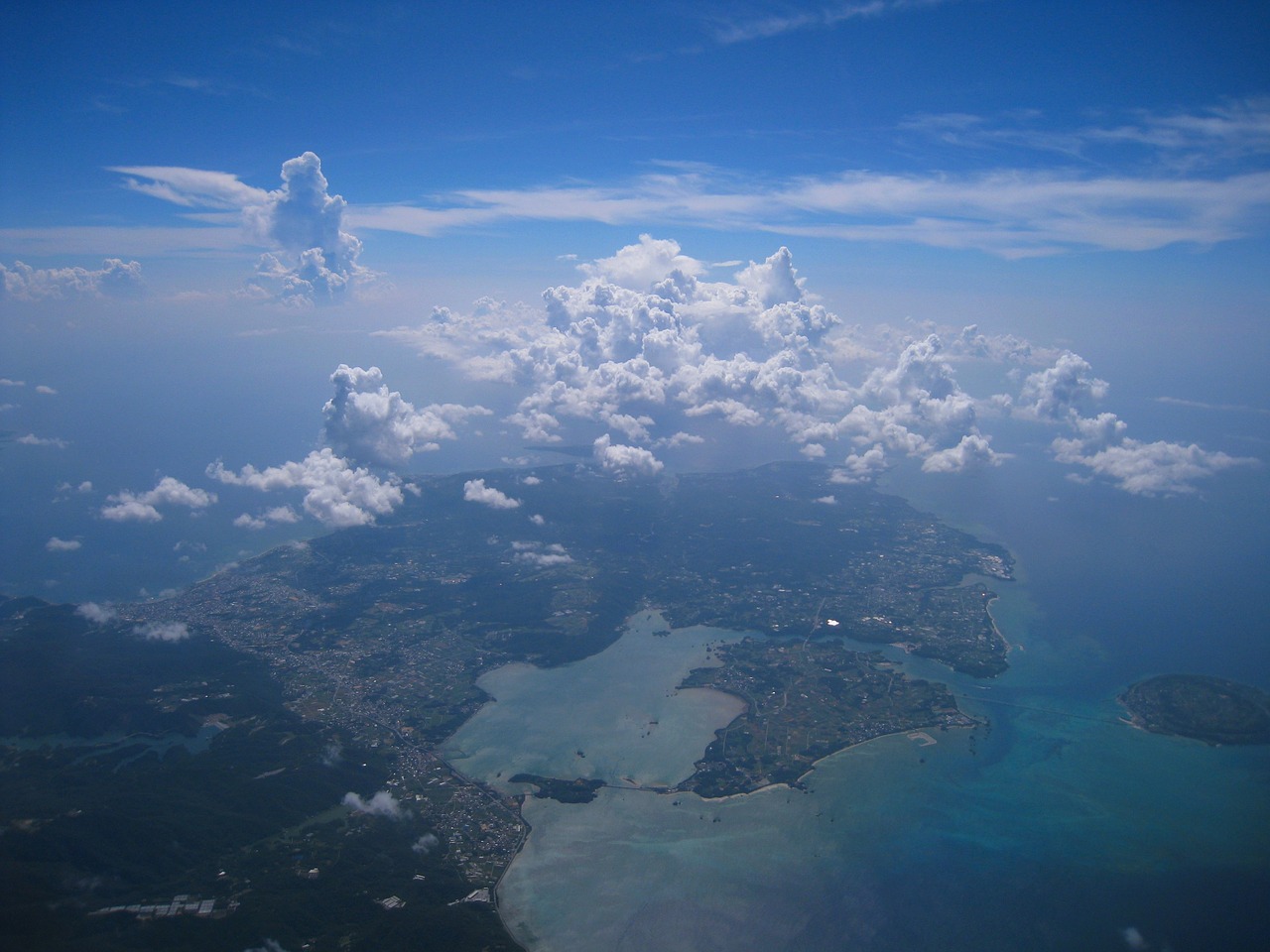 Aerofotografija, Debesis, Jūra, Dangus, Balta, Mėlynas, Okinawa, Japonija, Cumulonimbus Debesys, Sala