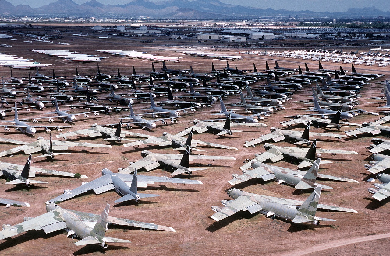Erdvėlaivių Saugojimas,  B-52,  Bombonešiai,  Kariuomenė,  Purkštukai,  Lėktuvai,  Lėktuvai,  Aviacija,  Dykuma,  Kapinės