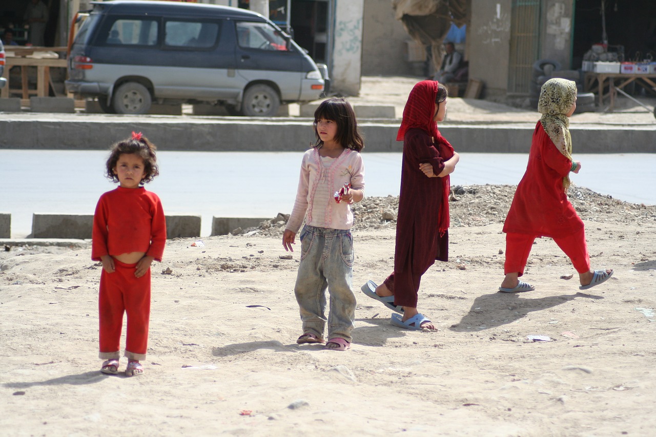 Afganistanas, Vaikai, Vaikai, Vargšas, Skurdas, Vaikų Globos Namai, Vaikas, Mergaitės, Badas, Lauke