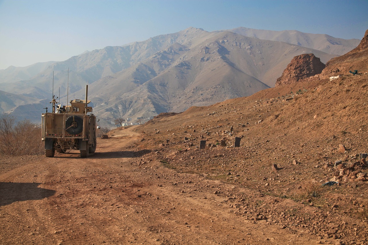Afganistanas, Humvee, Diegimas, Kalnai, Konvoja, Smėlis, Transporto Priemonė, Armija, Karinė Transporto Priemonė, Kariuomenė
