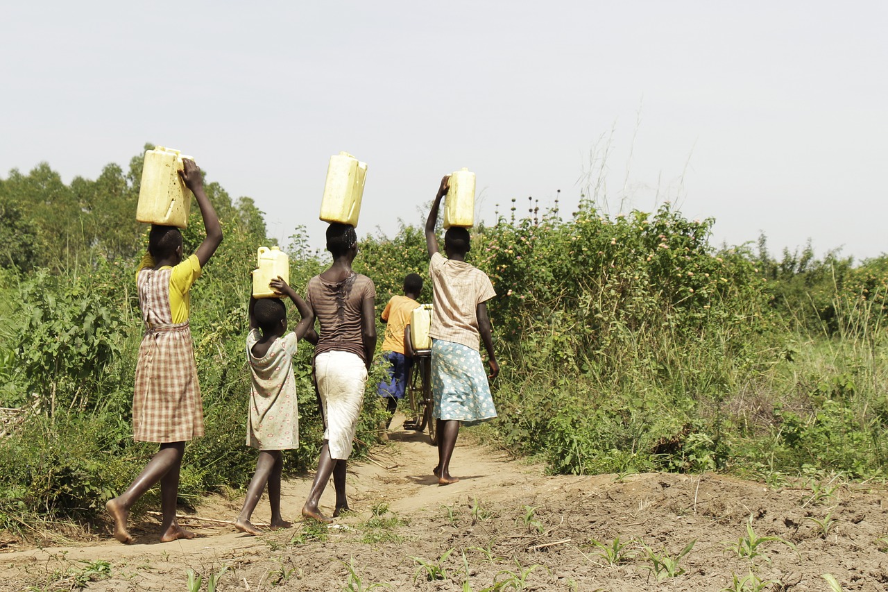 Afrika, Ugandos Žmonės, Uganda, Ugandos Vaikai, Vaikai, Kaimas, Kaimas, Darbas, Vanduo, Sausra