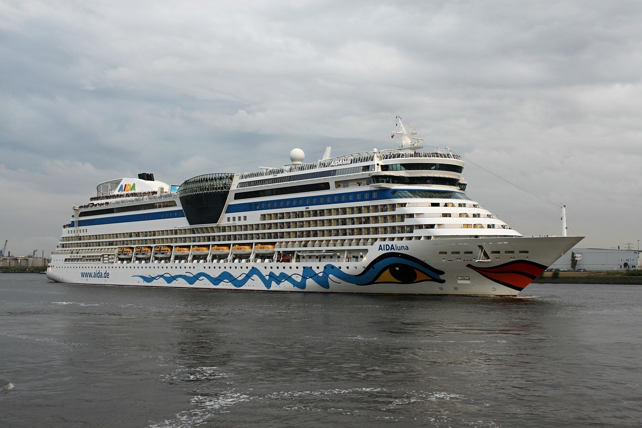 Aida, Laivas, Vairavimo Kruizinis Laivas, Jūra, Šventė, Vanduo, Hamburgas, Elbe, Uostas, Landungsbrücken