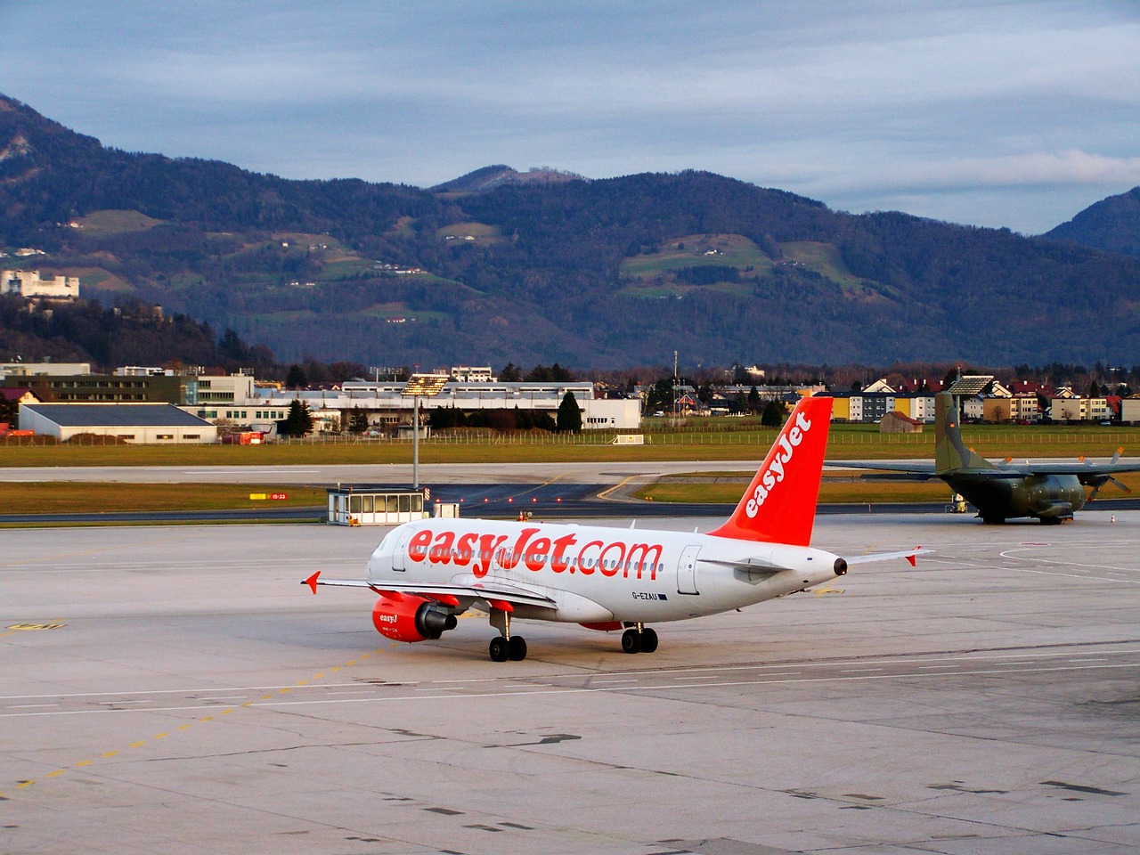 Orlaivis, Oro Uostas Salzburgas, Baltos Spalvos Lėktuvas, Nemokamos Nuotraukos,  Nemokama Licenzija