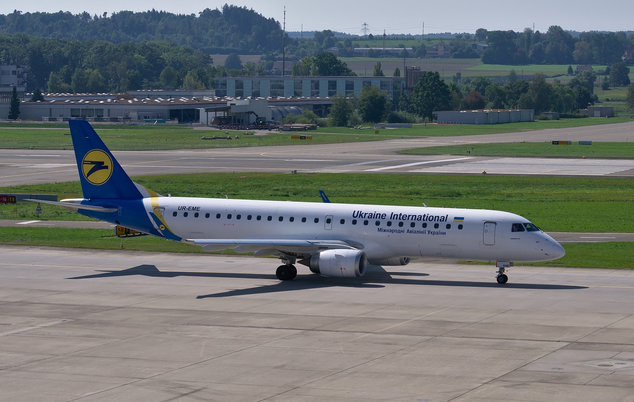 Embraer 190, Ukrainos Aviakompanijos, Orlaivis, Oro Uostas, Zurich, Zrh, Oro Uostas Zurich, Šveicarija, Transportas, Skristi