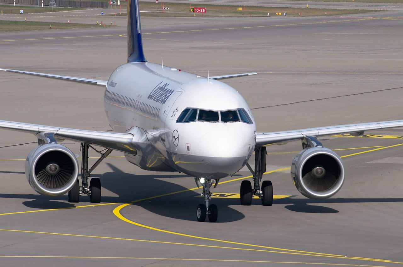 Orlaivis, Lufthansa, Oro Uostas, Airbus, A320, Tarmac, Zurich, Oro Uostas Zurich, Priekinis, Vaizdas Iš Priekio