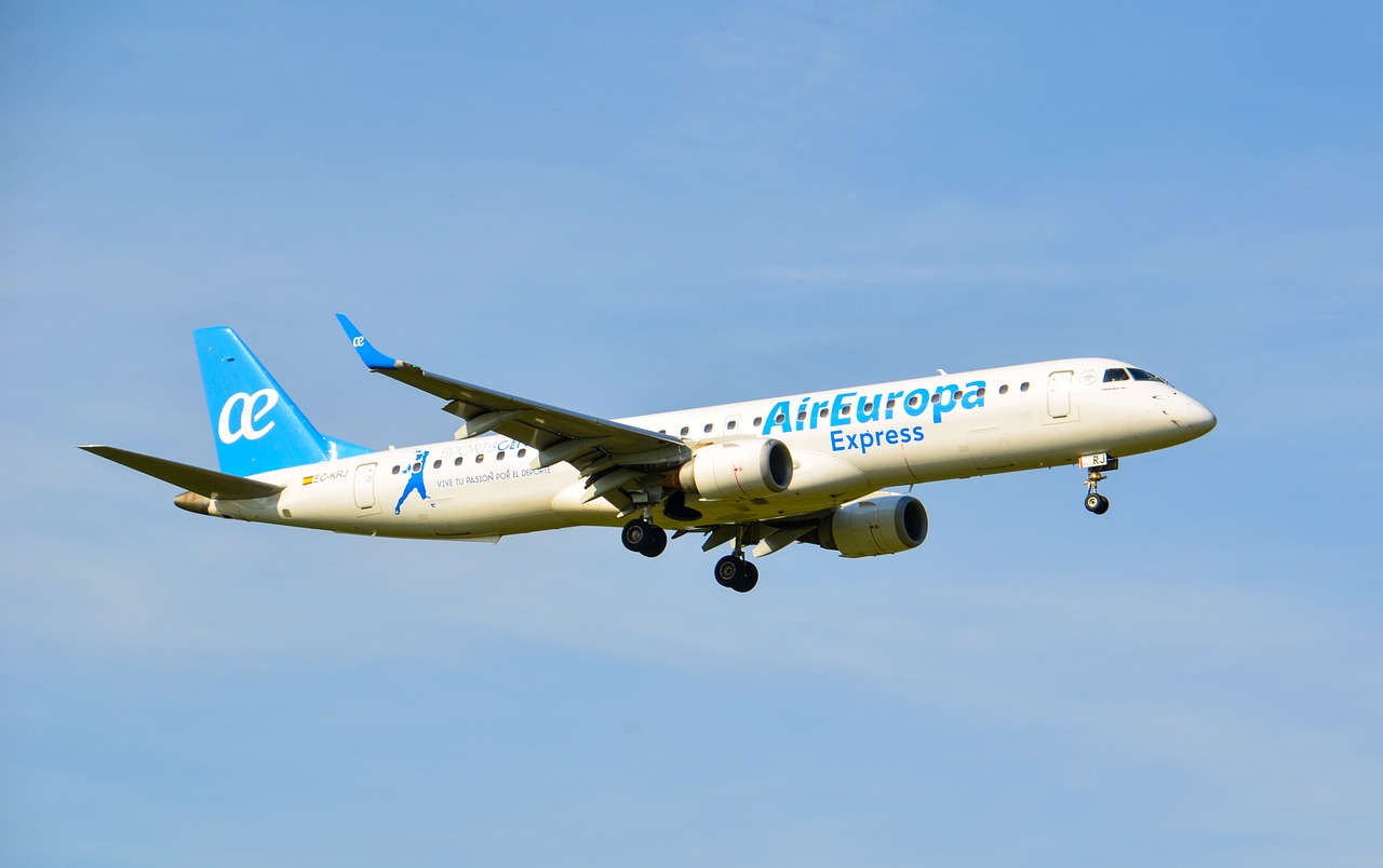 Orlaivių,  Reaktyvinis,  Air Europa,  Embraer,  Kelionė,  Ispanija,  Skrydis,  Keleivinis Lėktuvas,  Oro Uostas,  Purkštukai