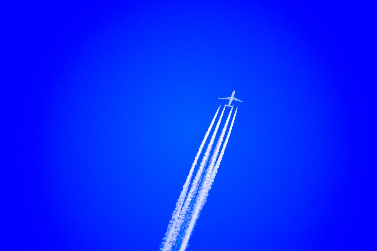 Lėktuvas, Kruizinis Lėktuvas, Didelis Aukštis, Contrails, Kondensacijos Takai, Chemtrails, Skraidantis, Skrydis, Atostogos, Atostogos