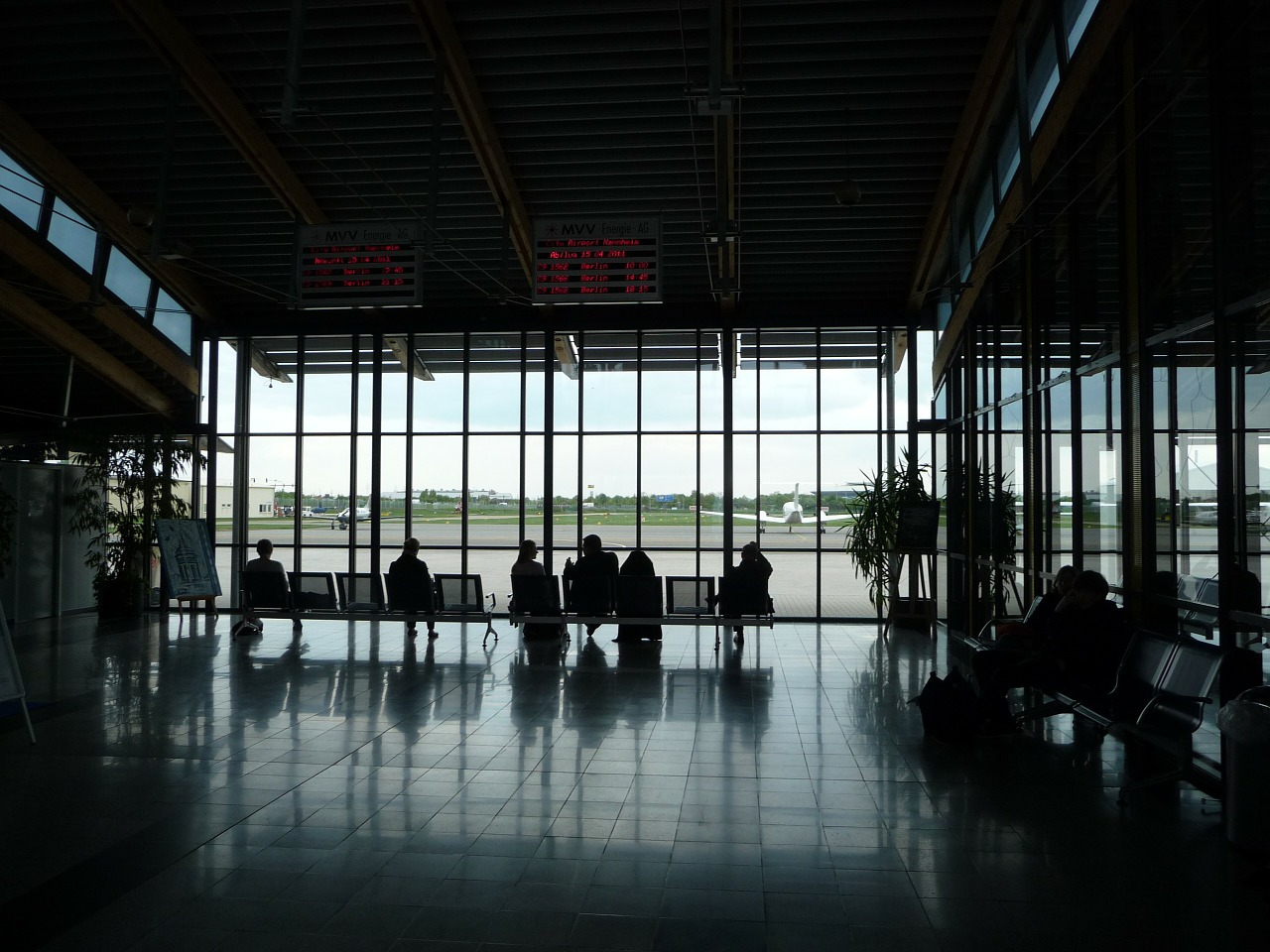 Oro Uostas, Terminalas, Laukimo Vieta, Keleivių Salonas, Manheimas, Vokietija, Stiklas, Žmonės, Kėdės, Sėdimosios Vietos