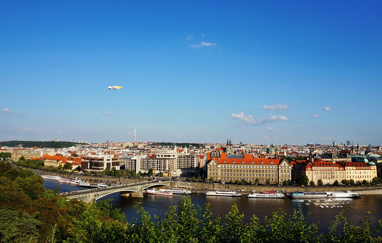 Dirižablis,  Praha,  Čekija,  Zeppelin,  Miestovaizdis,  Miestas,  Dangus,  Panorama,  Upė,  Tiltas