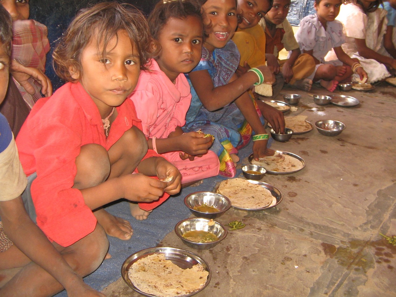 Akshaya Patra Rajasthan, Vidutinio Dienos Rupiniai Rajastane, Decentralizuota Virtuvė, Maistas Vaikams, Vaikai, Maistas, Mokyklos Vaikai, Skurdas, Nemokamos Nuotraukos,  Nemokama Licenzija