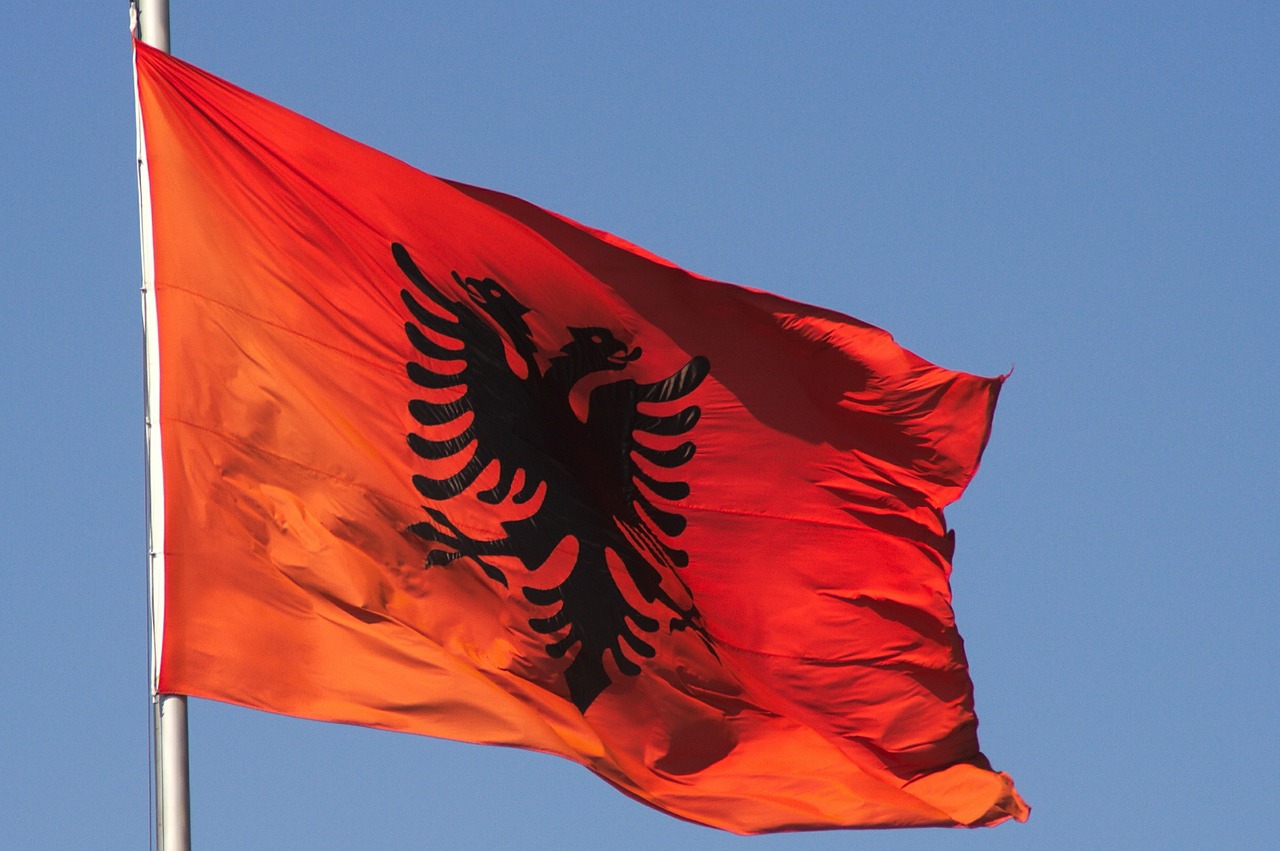 Albania, Vėliava, Tautybė, Raudona, Vėjas, Plazdėjimas, Nemokamos Nuotraukos,  Nemokama Licenzija