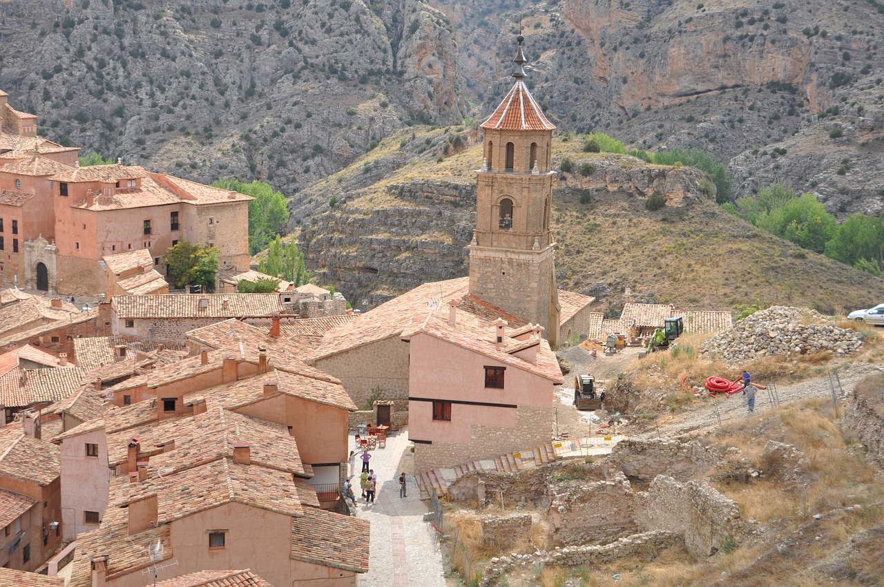 Albarracín, Bažnyčia, Žmonės, Miestas, Ispanija, Matyti, Nemokamos Nuotraukos,  Nemokama Licenzija