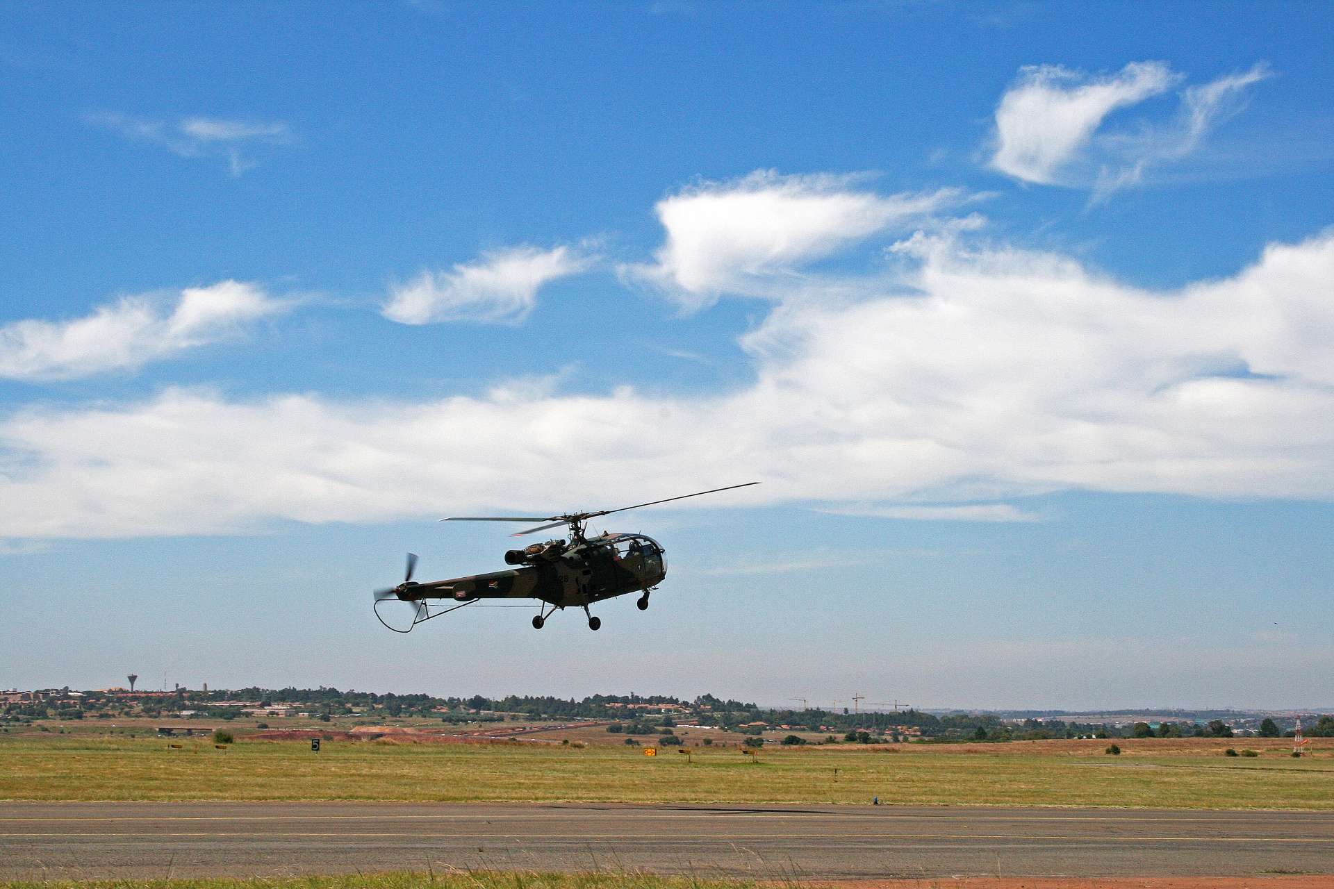 Sraigtasparnis,  Rotorius & Nbsp,  Amatų,  Kilimas,  Takas,  Aerodromas,  Skraidantis,  Aluette Iii Sraigtasparnis Danguje, Nemokamos Nuotraukos,  Nemokama Licenzija