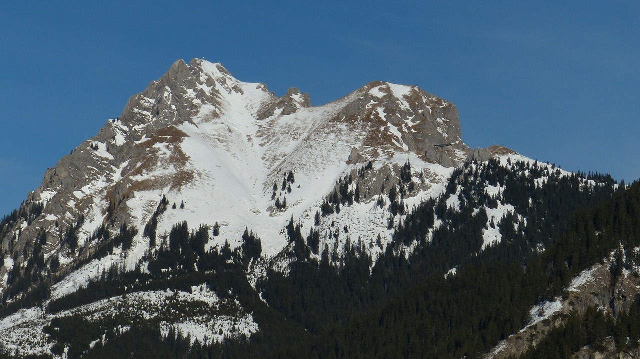 Alpių, Tyrol, Tannheimertal, Agenstein, Blogas Kissinger Humtte, Žiema, Sniegas, Saulė, Dangus, Mėlynas