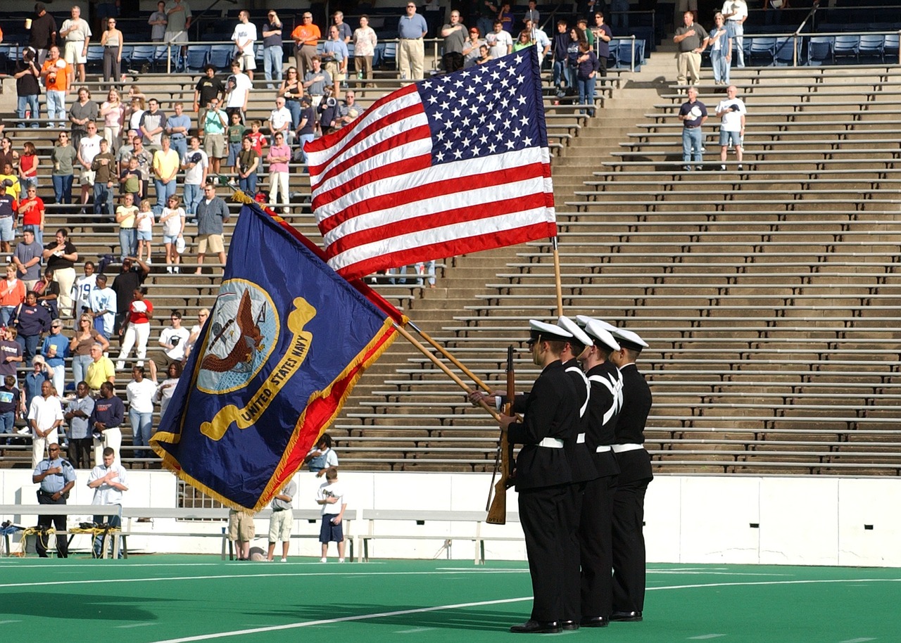 Amerikos Vėliava, Futbolo Žaidimas, Amerikietiškas Futbolo Žaidimas, Žaidimas, Vėliava, Sportas, Usa, Patriotizmas, Prieš Žaidimą, Patriotas