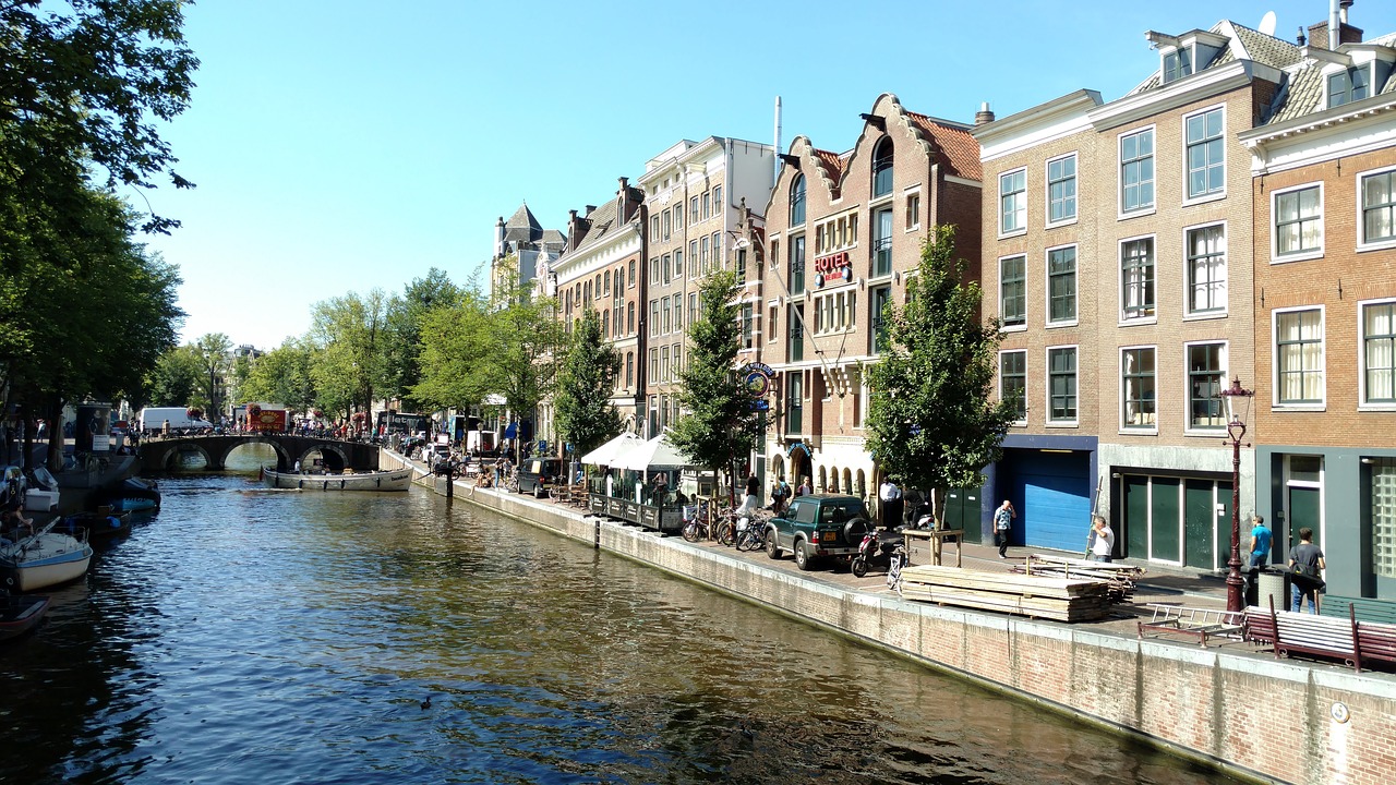Amsterdamas, Amsterdamo Kanalas, Kanalas, Nyderlandai, Vanduo, Holland, Europinis Kanalas, Dangus, Pastatai Palei Kanalą, Nemokamos Nuotraukos