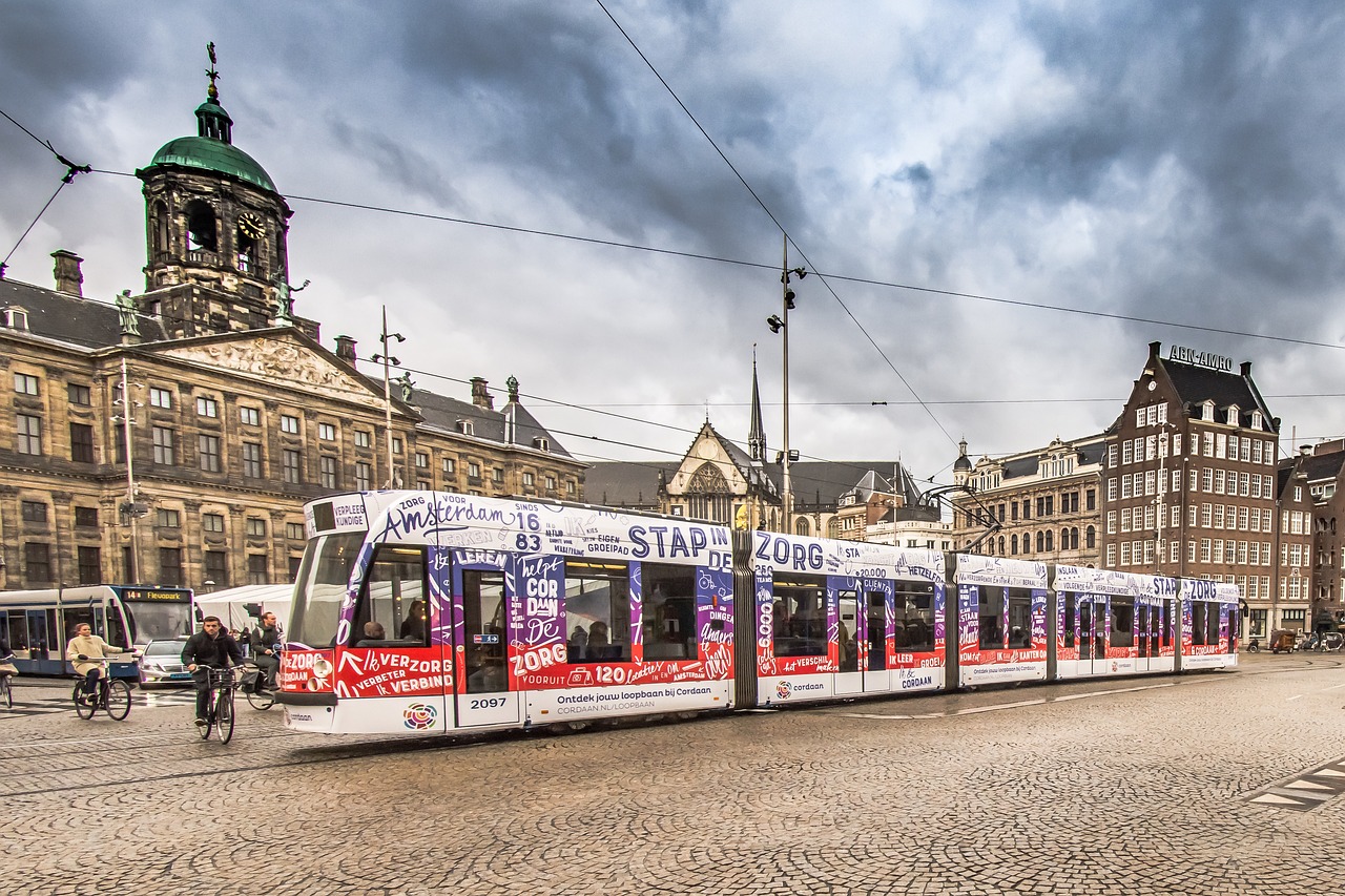 Amsterdamas, Trafic, Autobusas, Eismas, Nyderlandai, Holland, Miestas, Gatvė, Kelionė, Gabenimas