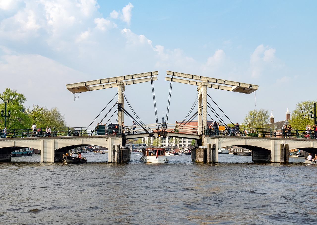 Amsterdamas,  Magere Brug,  Medinis Tiltas,  Pakeliamasis Tiltas,  Olandija,  Nyderlandai,  Lankytinos Vietos,  Vandenys,  Upė,  Tiltas