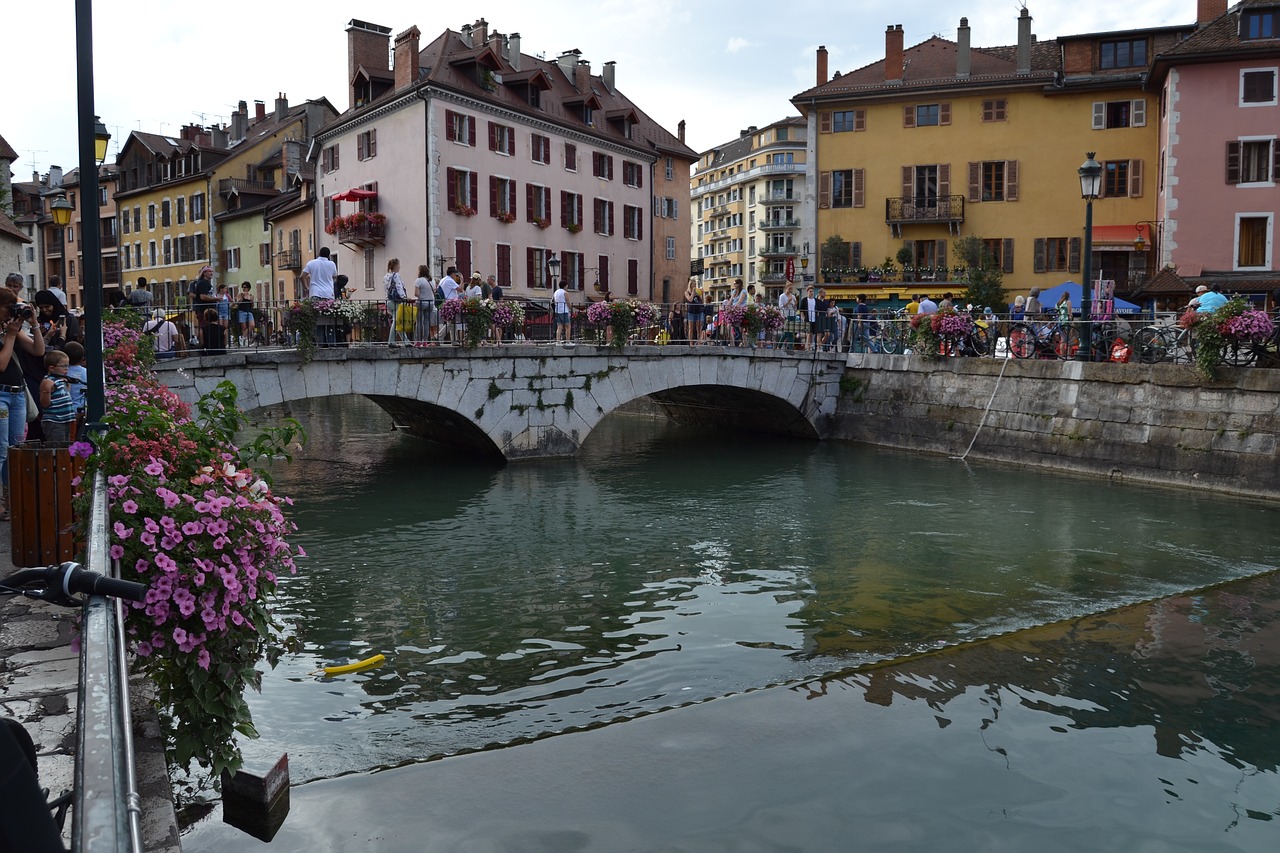 Annecy, Ežeras, France, Žmonės, Turizmas, Kelionė, Ramybė, Tiltas, Viduramžių, Nemokamos Nuotraukos