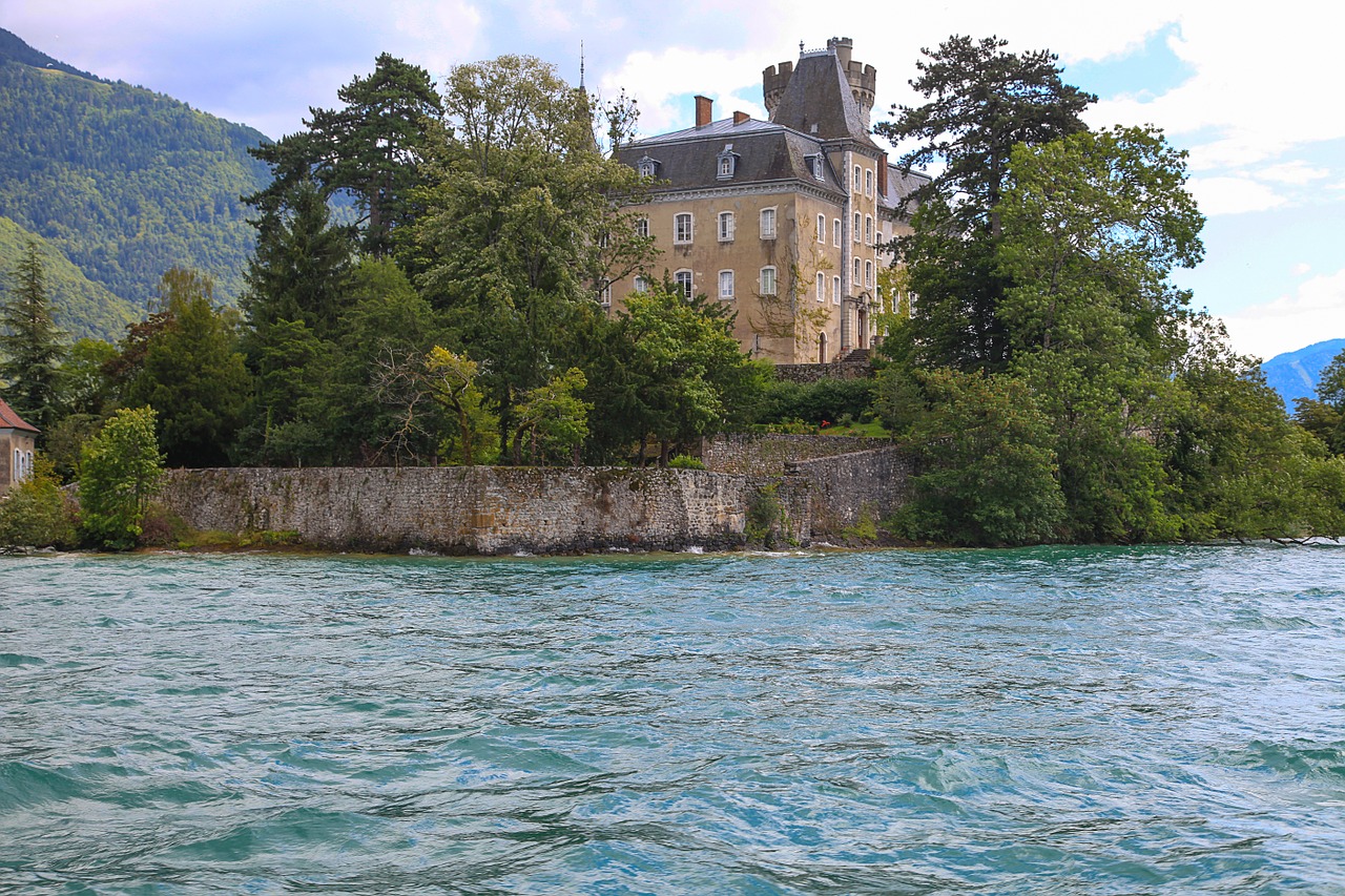 Annecy,  Ežeras,  Annecy Ežeras,  Namas,  Vandens Kraštas,  Pilis,  Pastatas,  Vanduo,  Dangus,  Upė