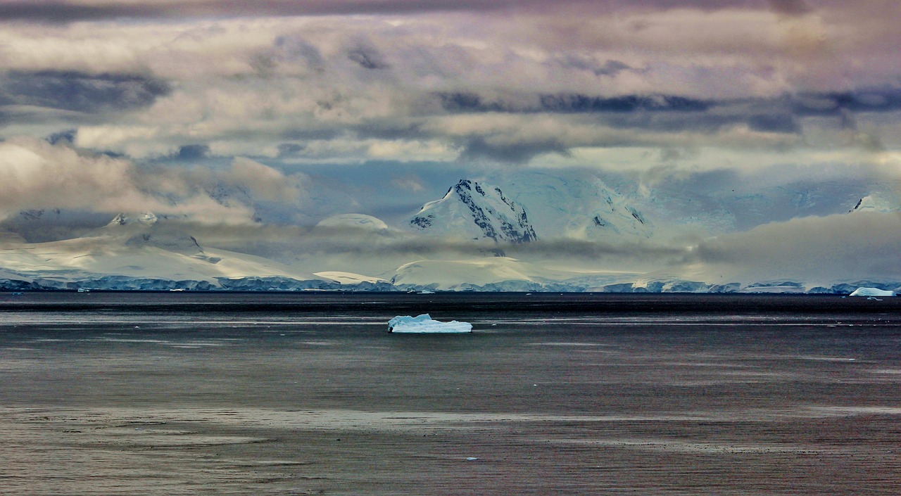 Antarctica, Jūra, Vandenynas, Vanduo, Sniegas, Ledas, Dangus, Debesys, Plūduriuojantys Gabalėliai, Ledo Kepurės