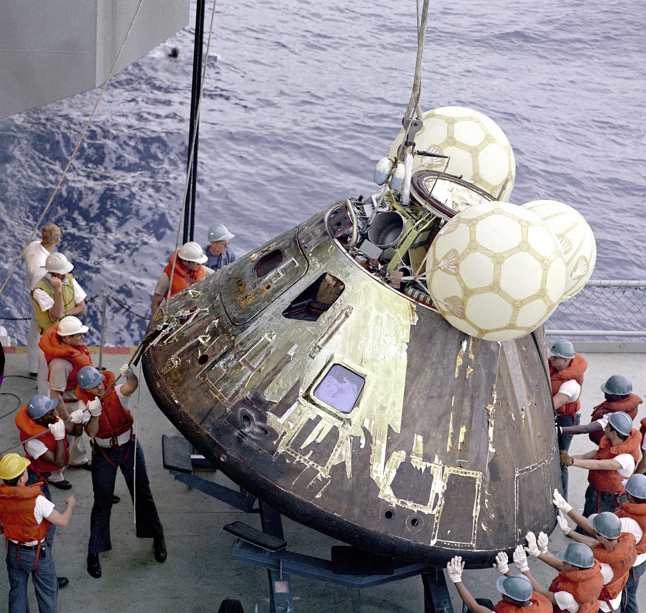 Apollo 13, Nusileidimo Modulis, Nusileidimo Kapsulė, Kosmoso Kelionės, Gelbėjimas, Gelbėjimas, Komandinis Darbas, Pagalba, Šilumos Skydas, Nemokamos Nuotraukos