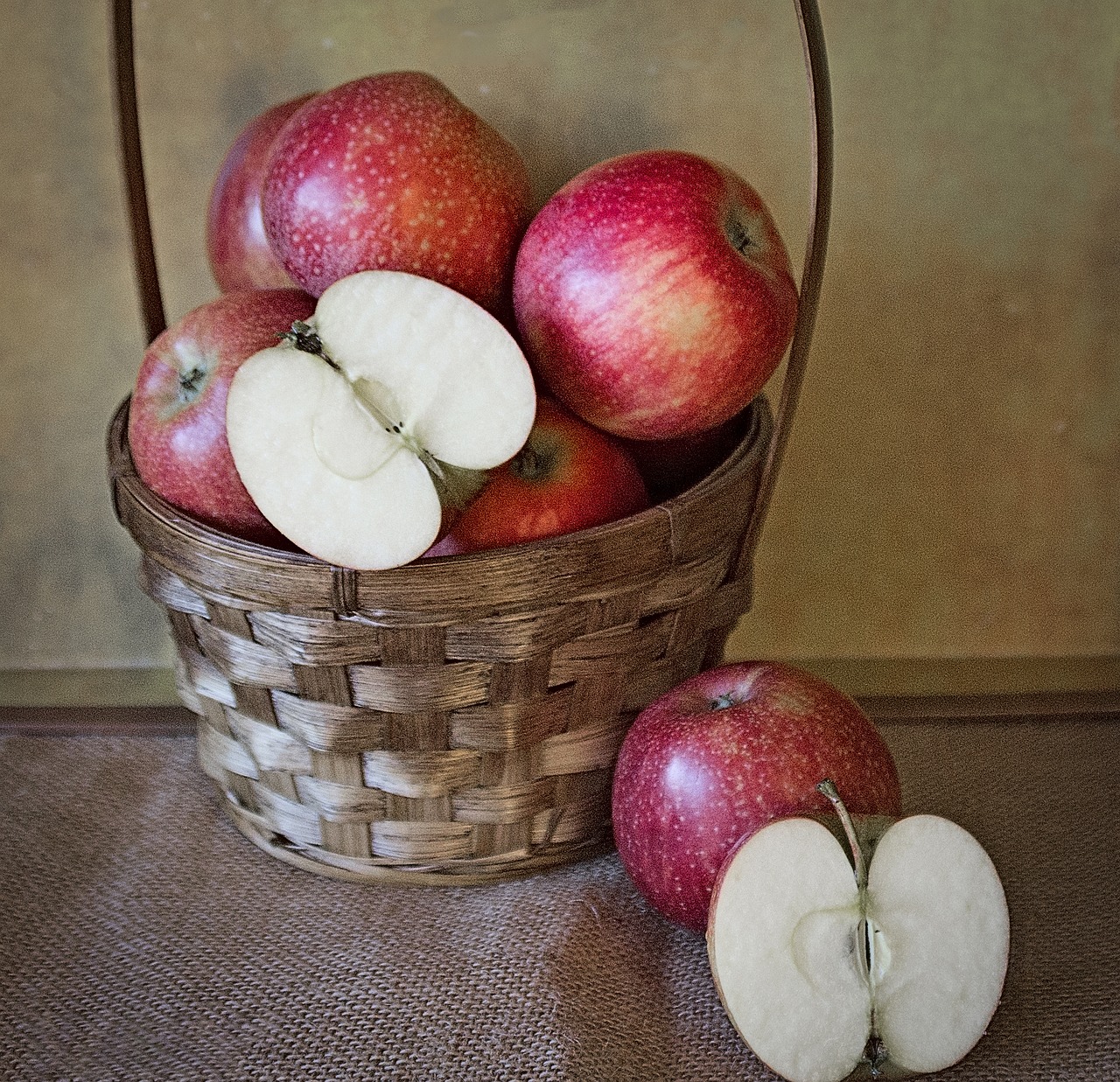 Obuoliai, Natiurmortas, Vaisiai, Sveikas, Vaisių Sezonas, Raudona, Raudonas Obuolys, Antioksidantai, Skanus, Nemokamos Nuotraukos
