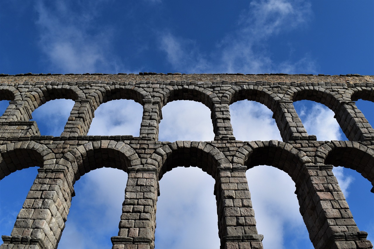 Akvedukas,  Romos,  Romos Architektūra,  Mėlynas Dangus,  Vienodu Atstumu,  Senovės Akmenys,  Aukščio Struktūra,  Romos Akvedukas,  Senovės Akvedukas,  Segovia