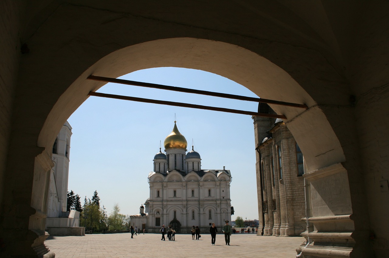 Arka, Įėjimas, Kremlius, Turistai, Arkangelo Katedra, Architektūra, Rusų, Kremliaus Centras, Maskvos Centras, Baltas Pastatas