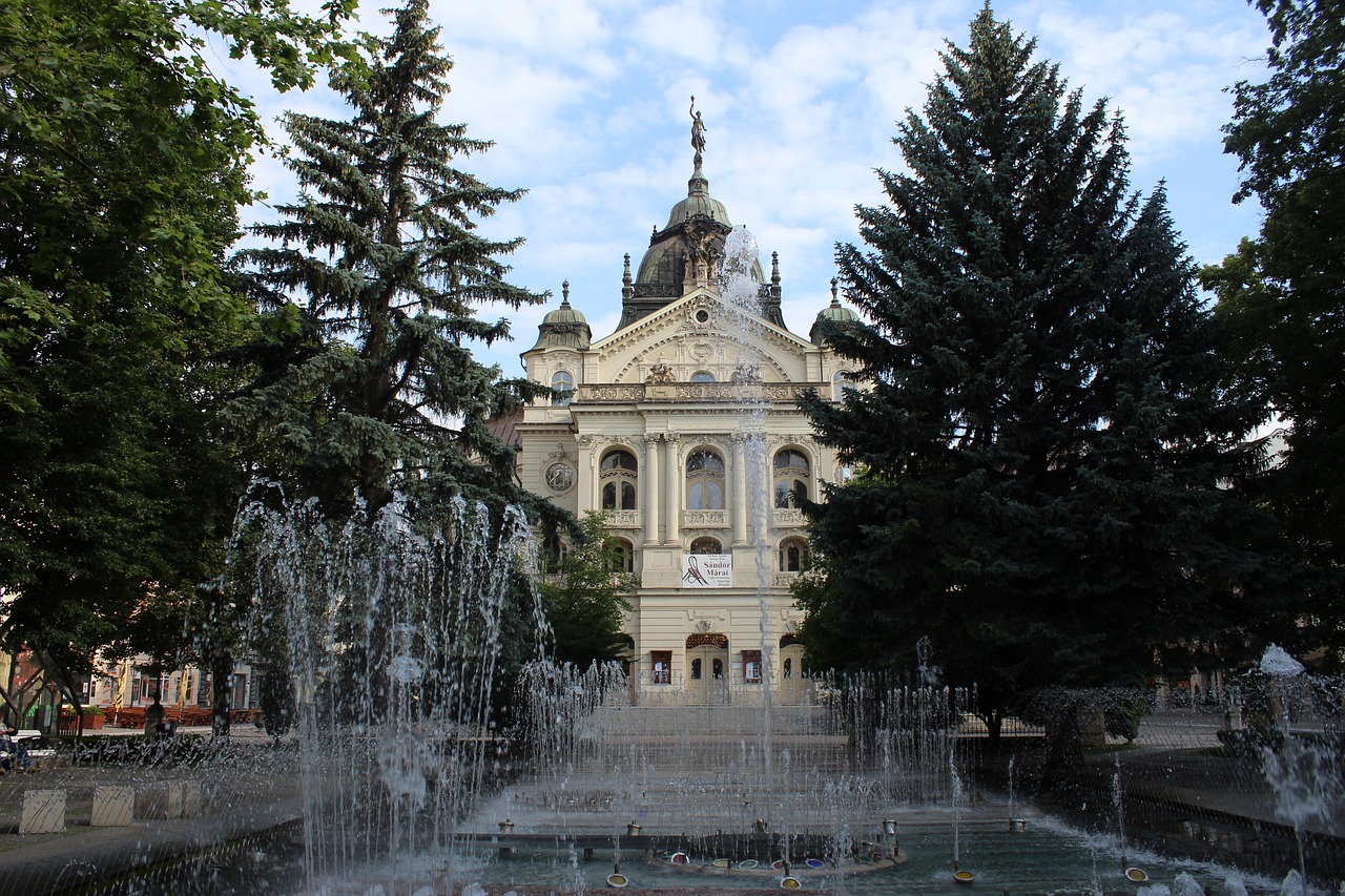 Architektūra,  Lauke,  Miestas,  Medis,  Kelionė,  Teatras,  Slovakija,  Kosice,  Vanduo, Nemokamos Nuotraukos