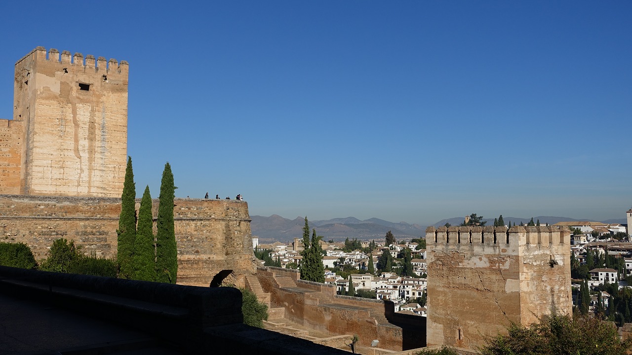 Architektūra,  Metai,  Miesto Sienos,  Pavėsinė,  Kelionė,  Koma Suknelė,  Torre De Comares,  Alhambra Rūmai,  Granada, Nemokamos Nuotraukos