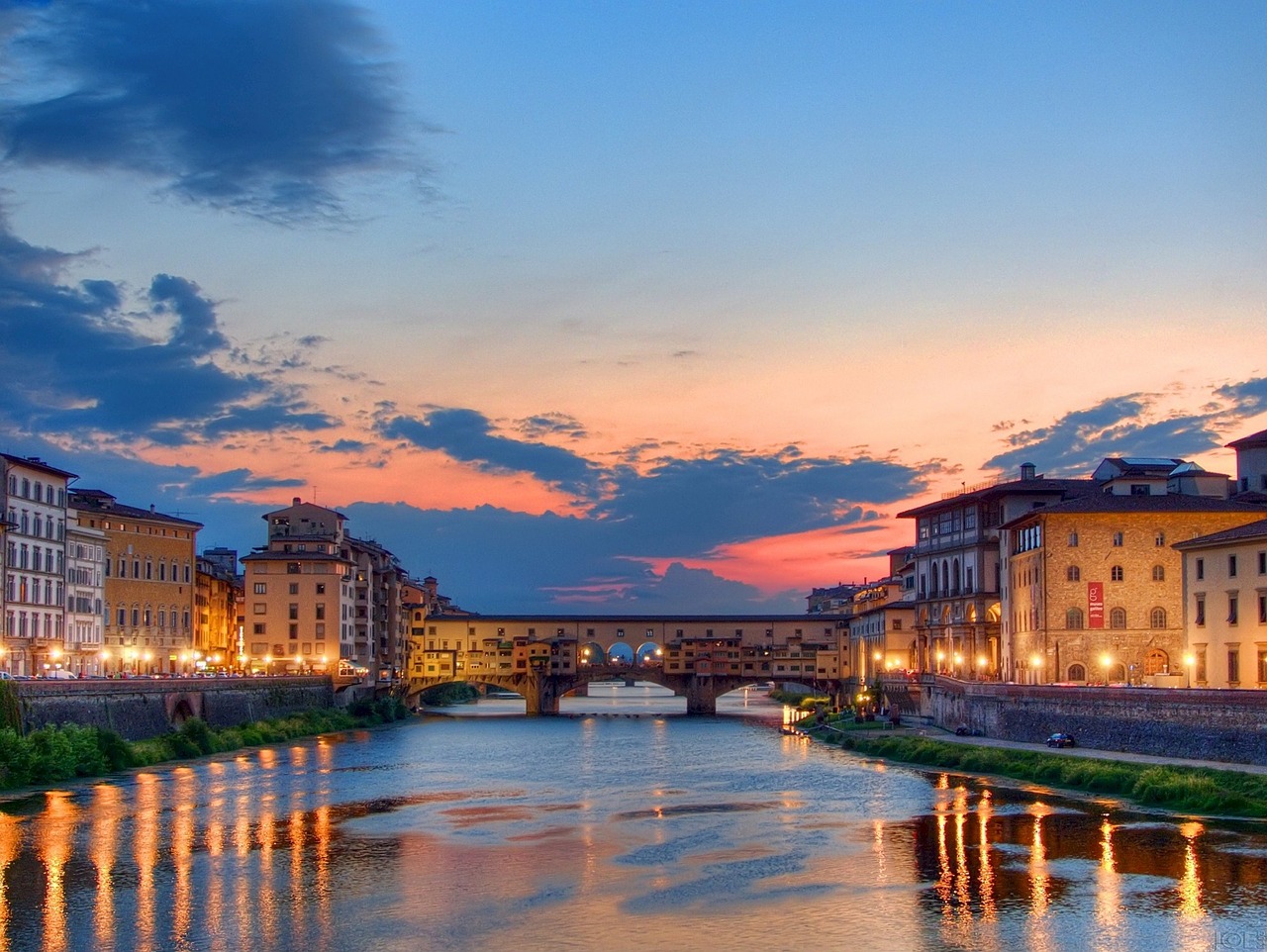 Arno Upė, Saulėlydis, Ponte Vecchio, Apmąstymai, Vanduo, Debesys, Dangus, Dusk, Žibintai, Florencija