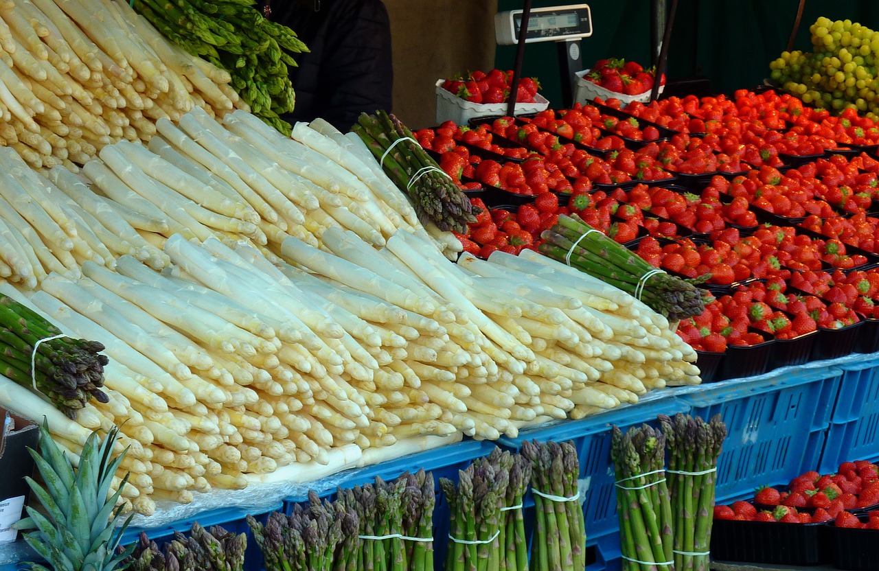 Šparagai, Braškės, Vegetariškas, Valgyti, Daržovės, Skanus, Maistas, Šparagų Laikas, Skanus, Vitaminai