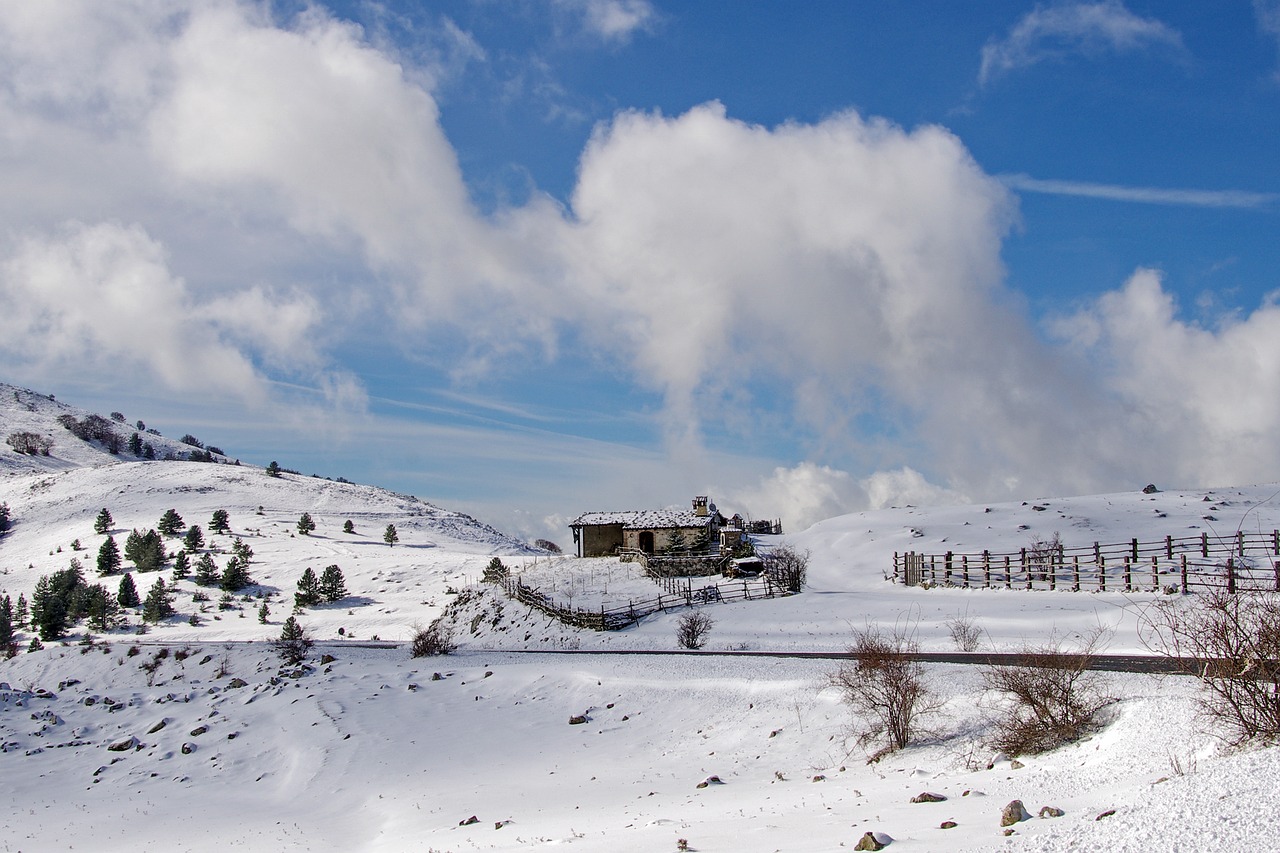 Assergi, Laquila, Abruzzo, Italy, Abruzzo Nacionalinis Parkas, Abruzzo Nacionalinis Parkas, Gran Sasso, Apennines, Kalnas, Kraštovaizdis