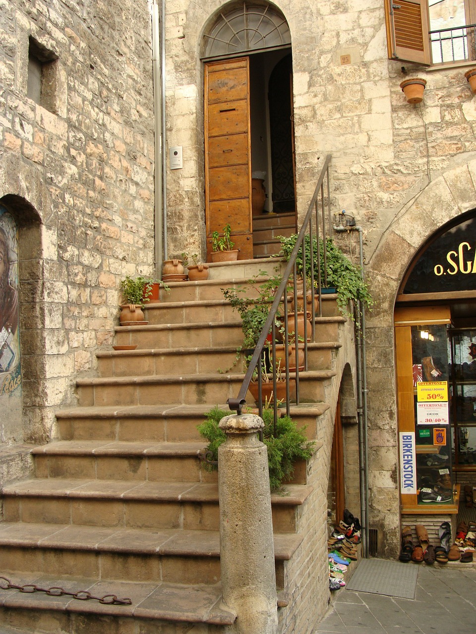 Assisi, Architektūra, Pastatas, Italy, Žingsniai, Laiptai, Durys, Medinės Durys, Senas, Nemokamos Nuotraukos