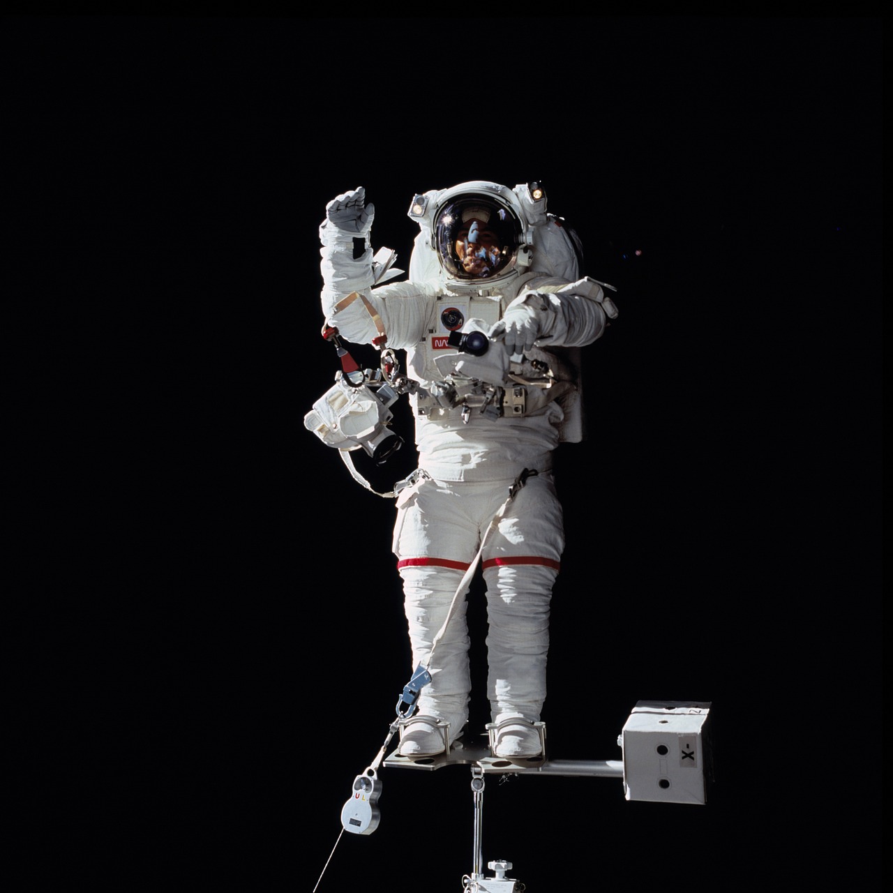 Astronautas, Spacewalk, Erdvė, Erdvėlaivis, Įrankiai, Kostiumas, Paketas, Juostos, Plaukiojantieji, Darbas