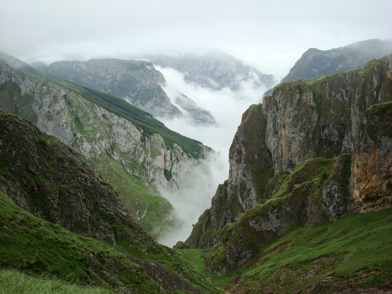 Asturias, Ascension, Urriellu Smailė, Laukinė Gamta, Natūrali Geometrija, Debesys, Kalnai, Kraštovaizdis, Kalnas, Gylis