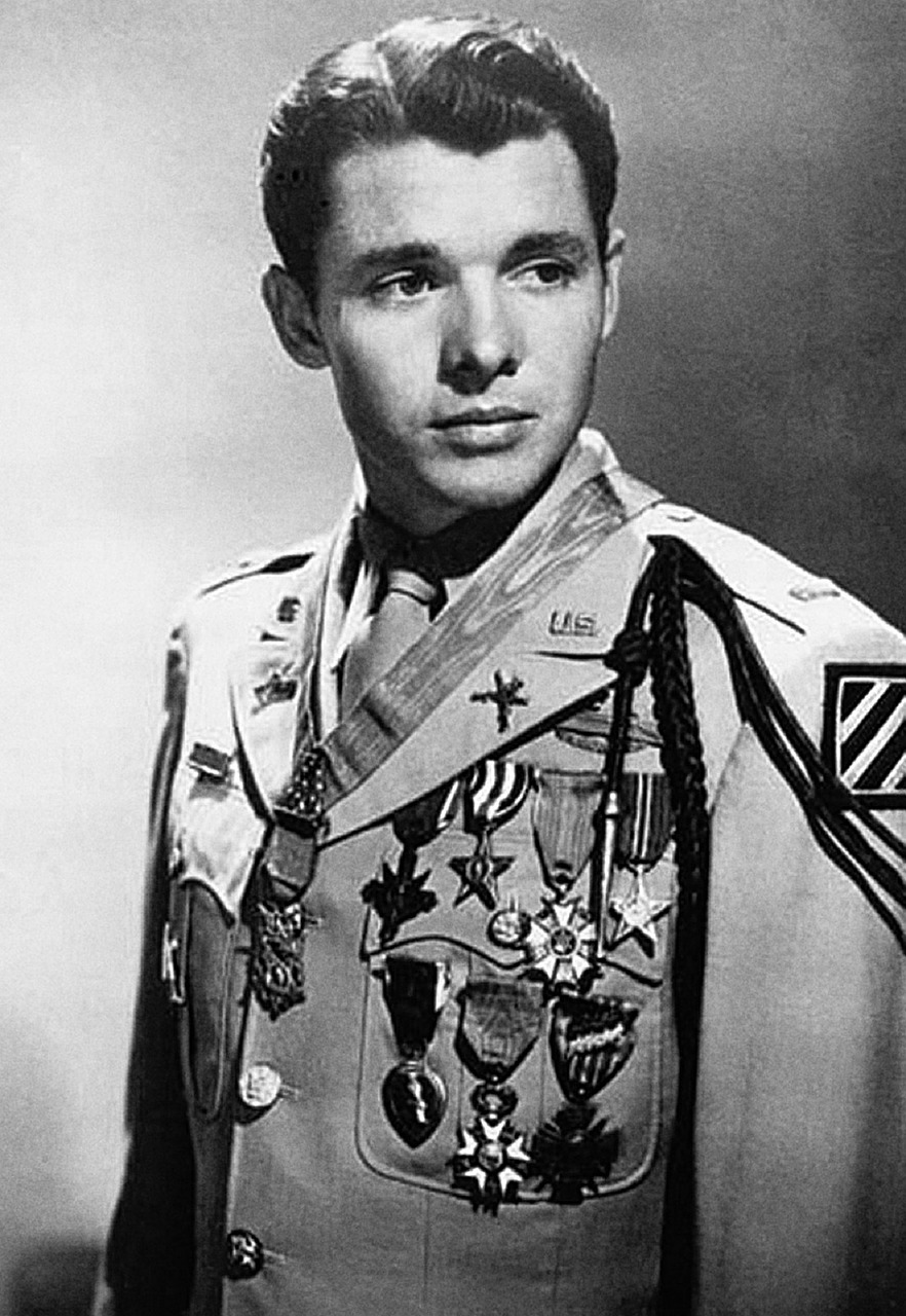 Audie Murphy, Karo Herojus, Aktorius, Arklių Veisėjas, Dainos Rašytojas, Garsenybė, Vakariniai, Filmai, Filmai, Kino Filmai