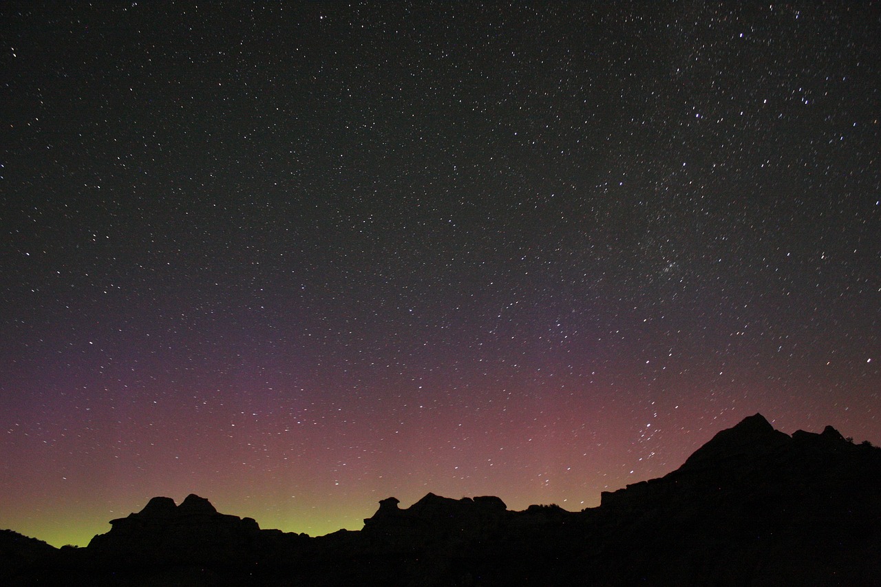Aurora Borealis, Šiaurės Pašvaistė, Dangus, Naktis, Kraštovaizdis, Gamta, Tamsi, Spalvinga, Šviesus, Kalvos