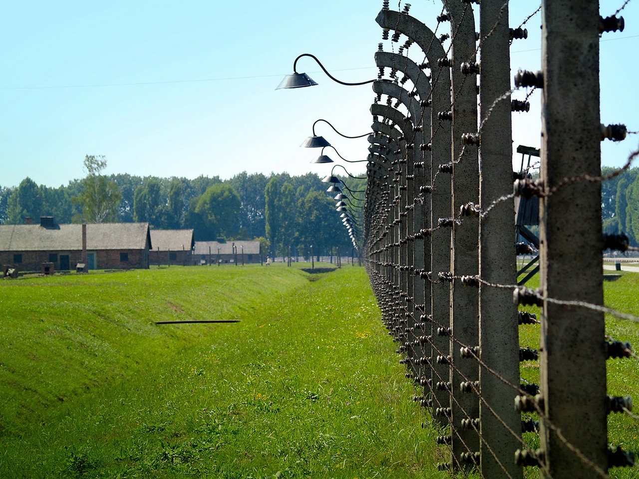 Auschwitz - Birkenau, Koncentracijos Stovykla, Kalėjimas, Tinklelis, Spygliuota Tvora, Nemokamos Nuotraukos,  Nemokama Licenzija